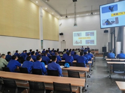 “警鐘長(zhǎng)鳴”，班組全員開(kāi)展“4.25”安全學(xué)習(xí)日